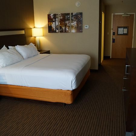 Holiday Inn Express Hotel & Suites Watertown - Thousand Islands By Ihg Экстерьер фото