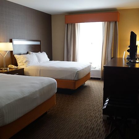 Holiday Inn Express Hotel & Suites Watertown - Thousand Islands By Ihg Экстерьер фото