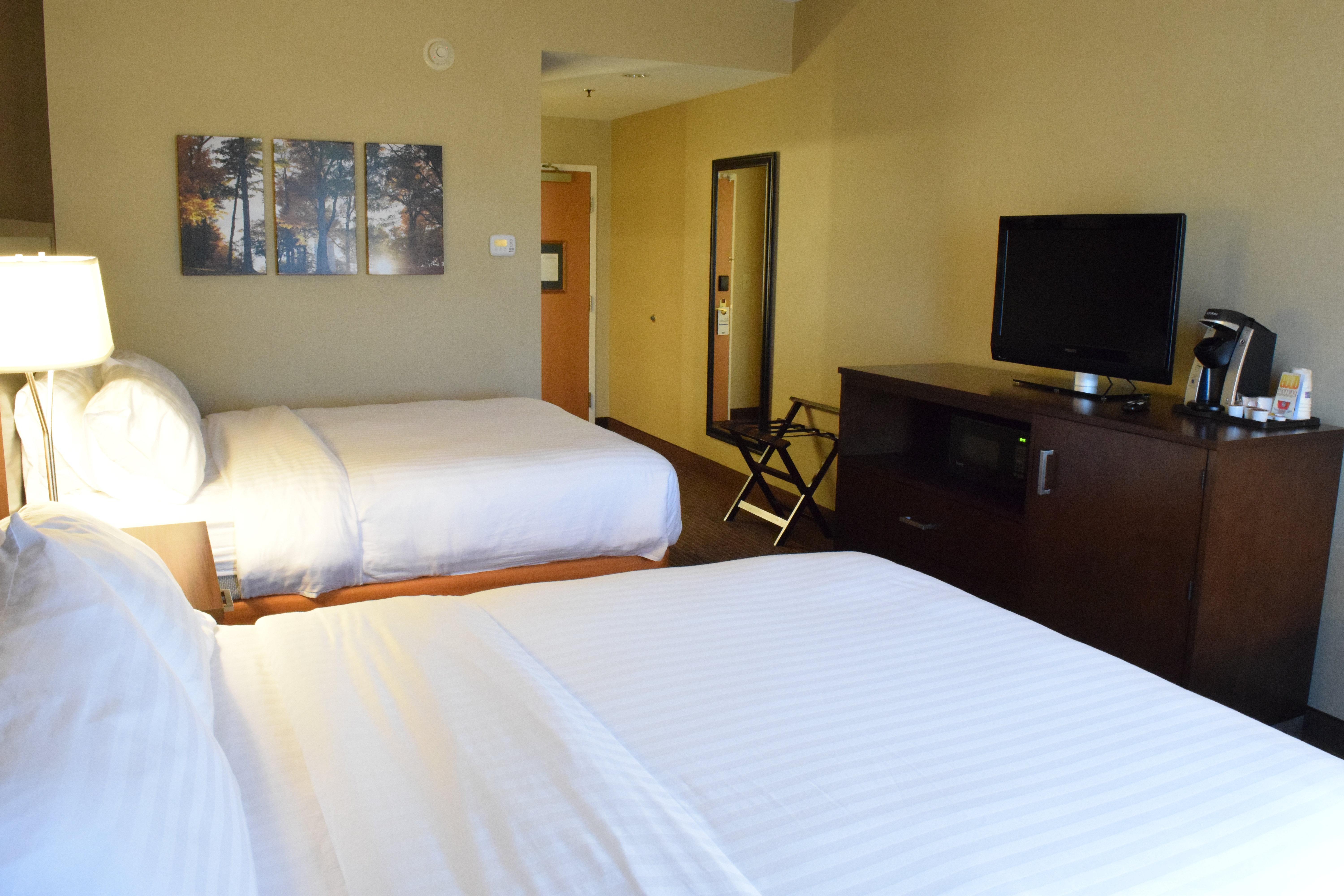 Holiday Inn Express Hotel & Suites Watertown - Thousand Islands By Ihg Экстерьер фото