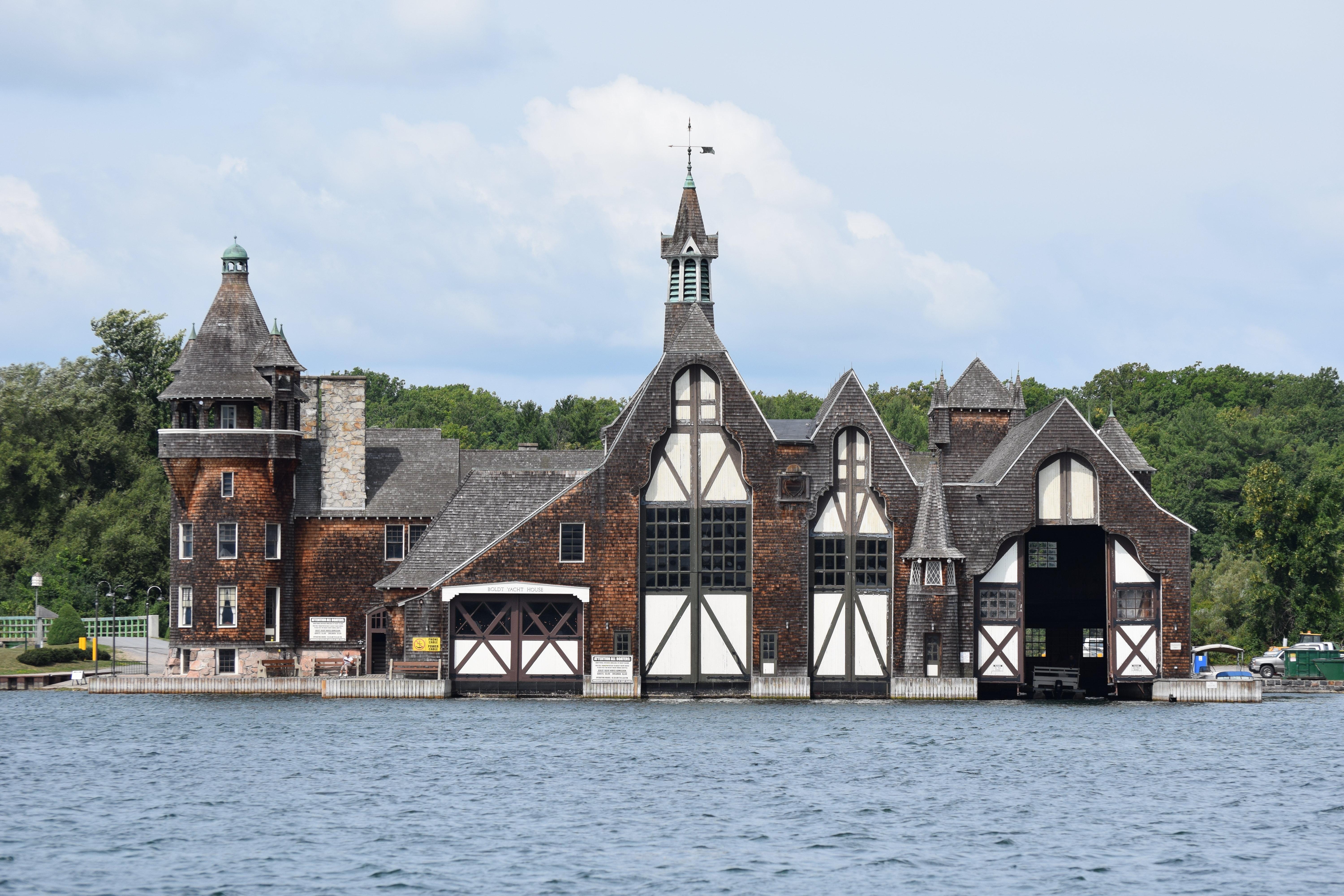 Holiday Inn Express Hotel & Suites Watertown - Thousand Islands By Ihg Экстерьер фото