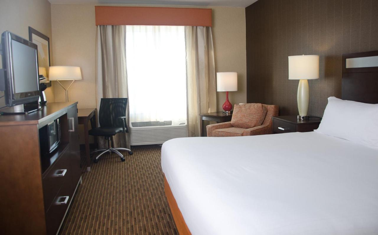 Holiday Inn Express Hotel & Suites Watertown - Thousand Islands By Ihg Экстерьер фото