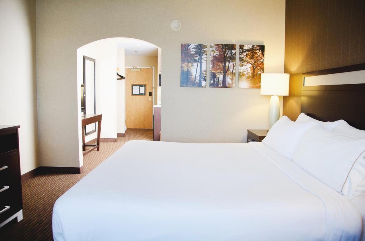 Holiday Inn Express Hotel & Suites Watertown - Thousand Islands By Ihg Экстерьер фото