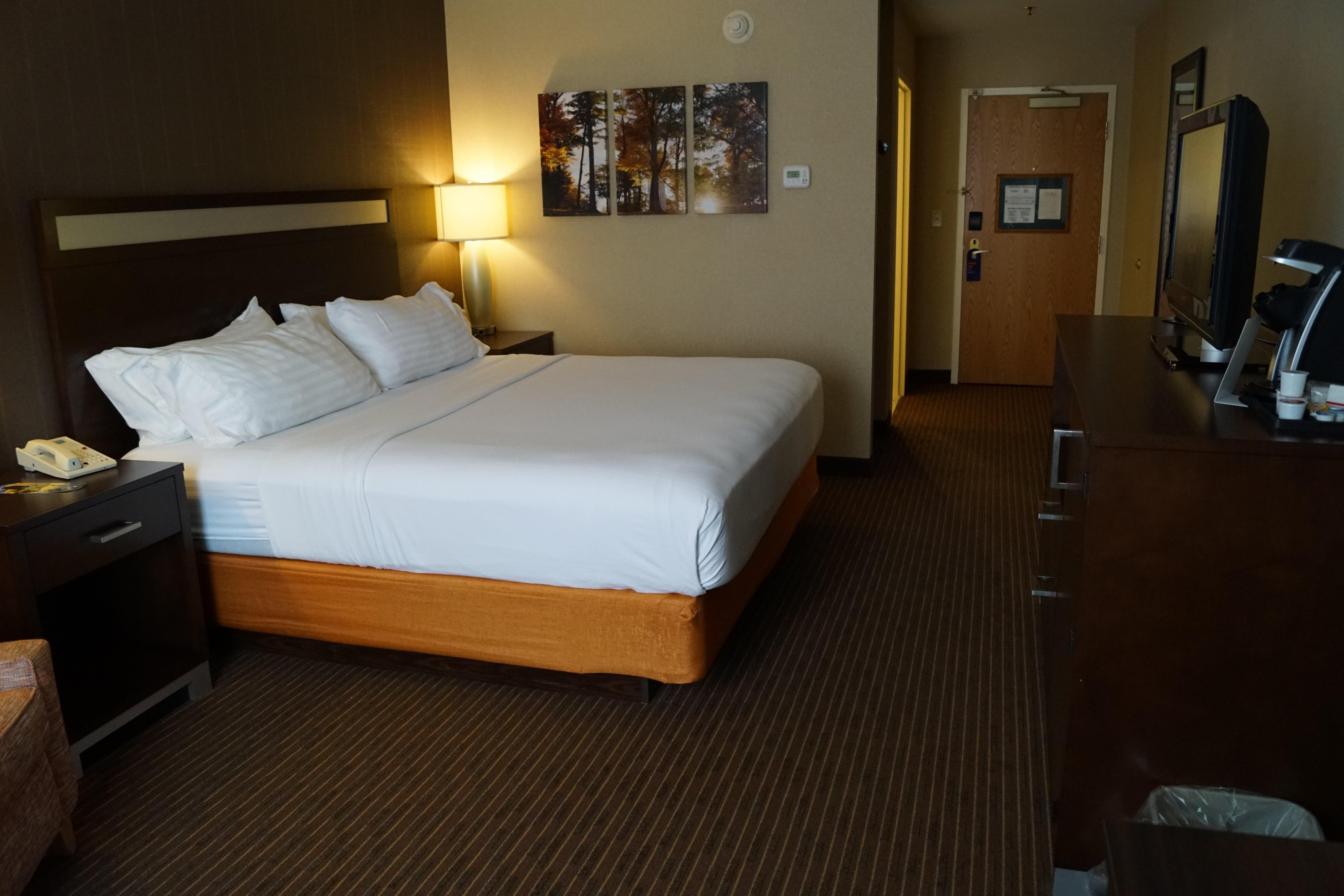 Holiday Inn Express Hotel & Suites Watertown - Thousand Islands By Ihg Экстерьер фото