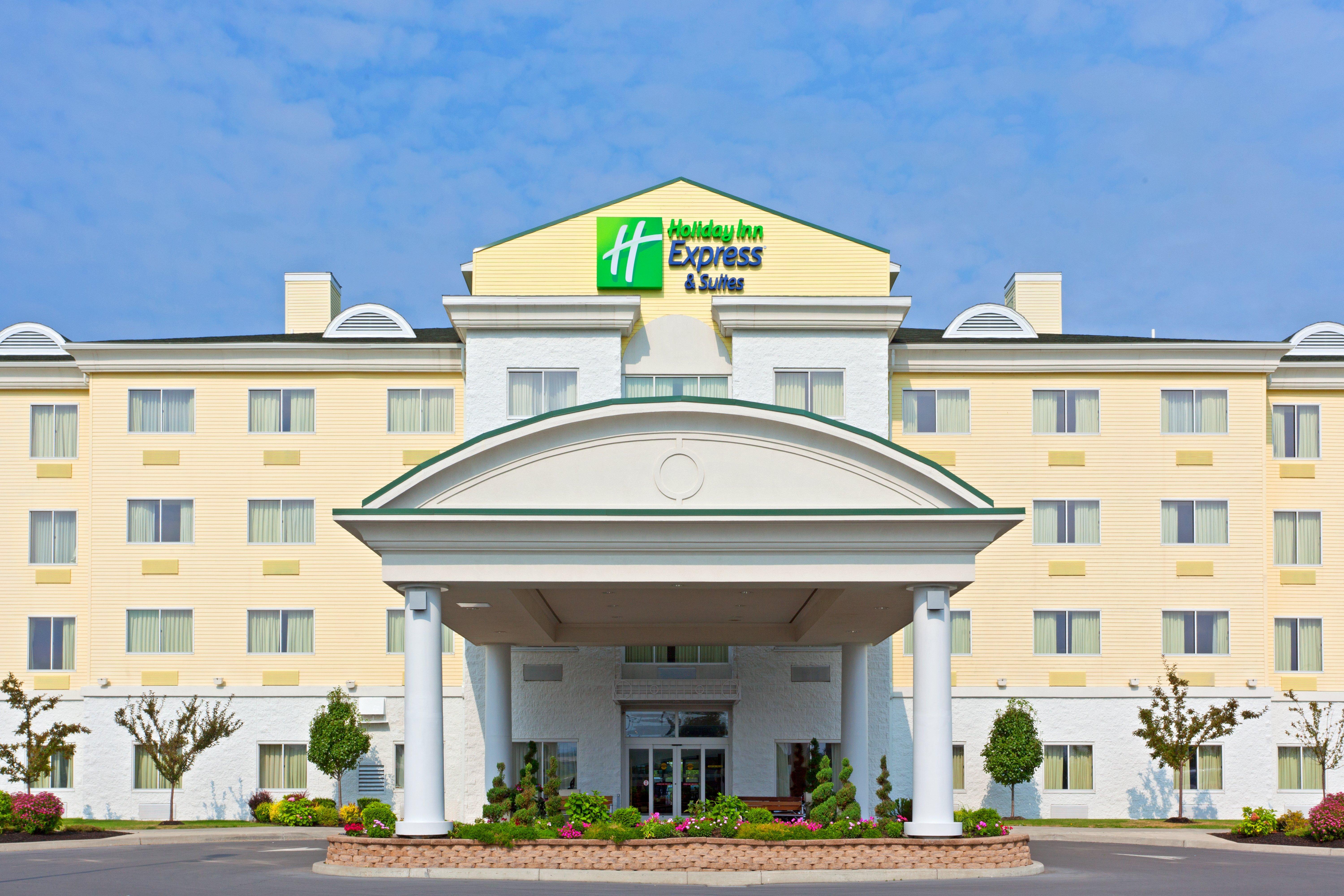 Holiday Inn Express Hotel & Suites Watertown - Thousand Islands By Ihg Экстерьер фото