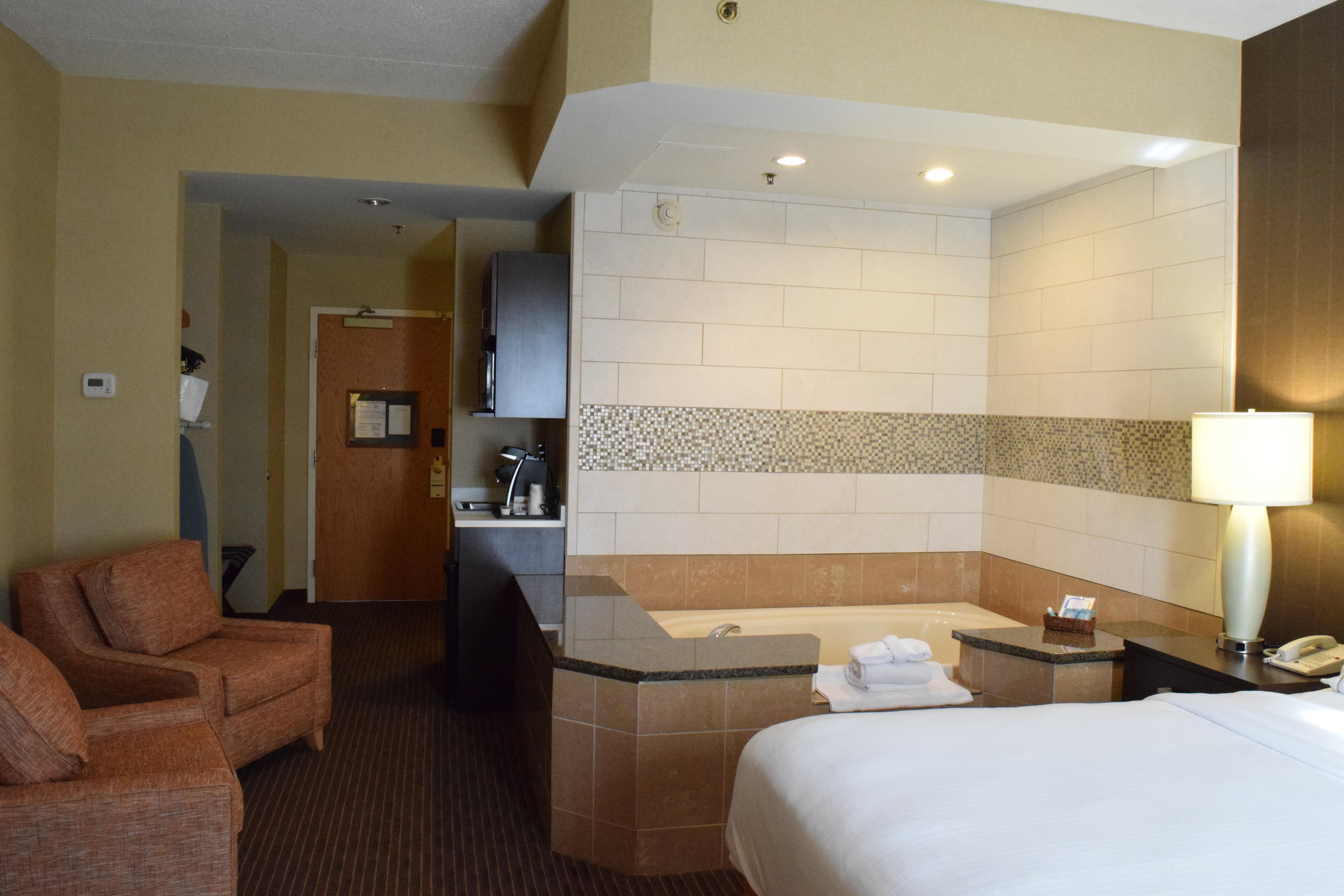 Holiday Inn Express Hotel & Suites Watertown - Thousand Islands By Ihg Экстерьер фото