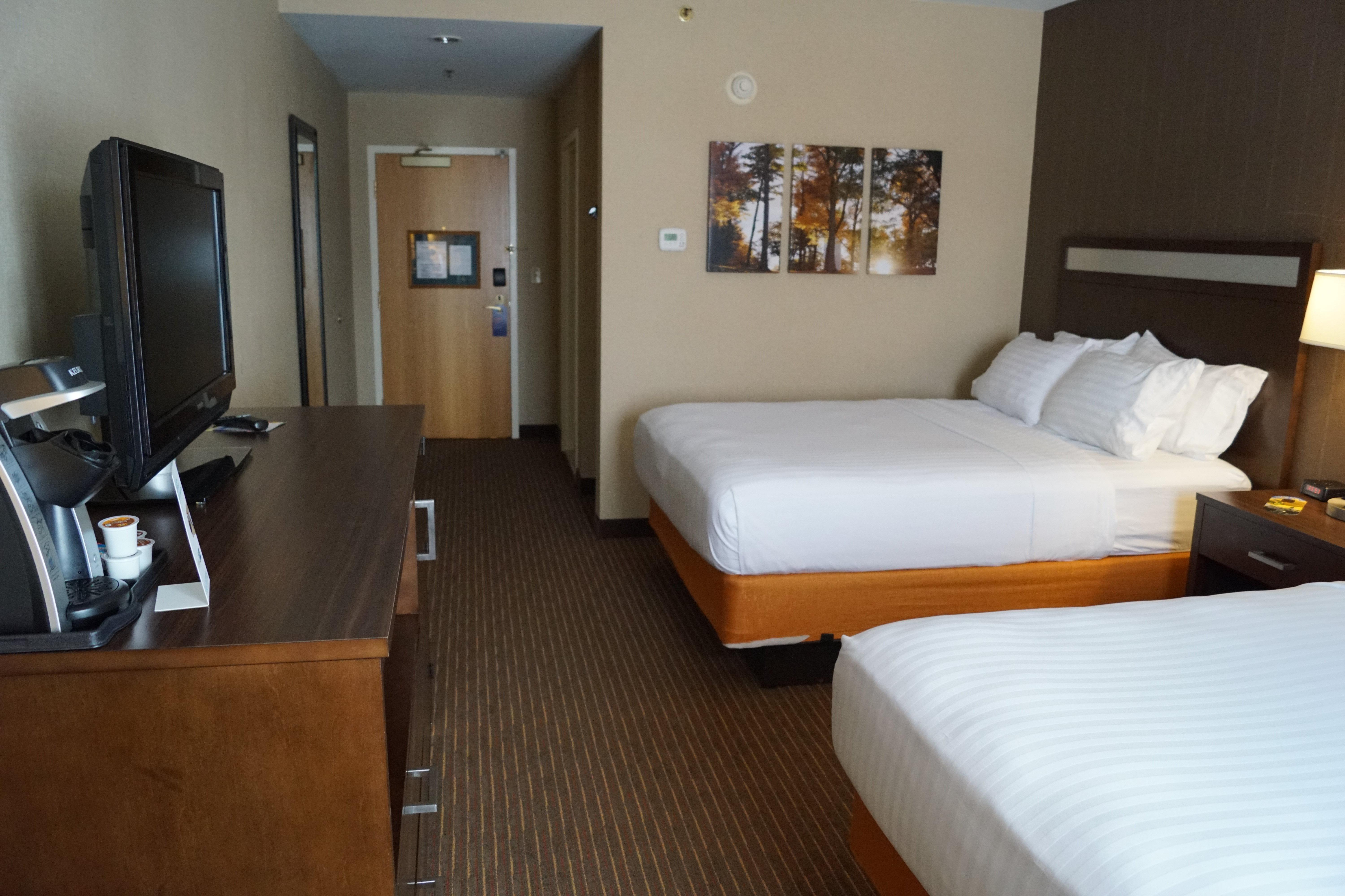 Holiday Inn Express Hotel & Suites Watertown - Thousand Islands By Ihg Экстерьер фото
