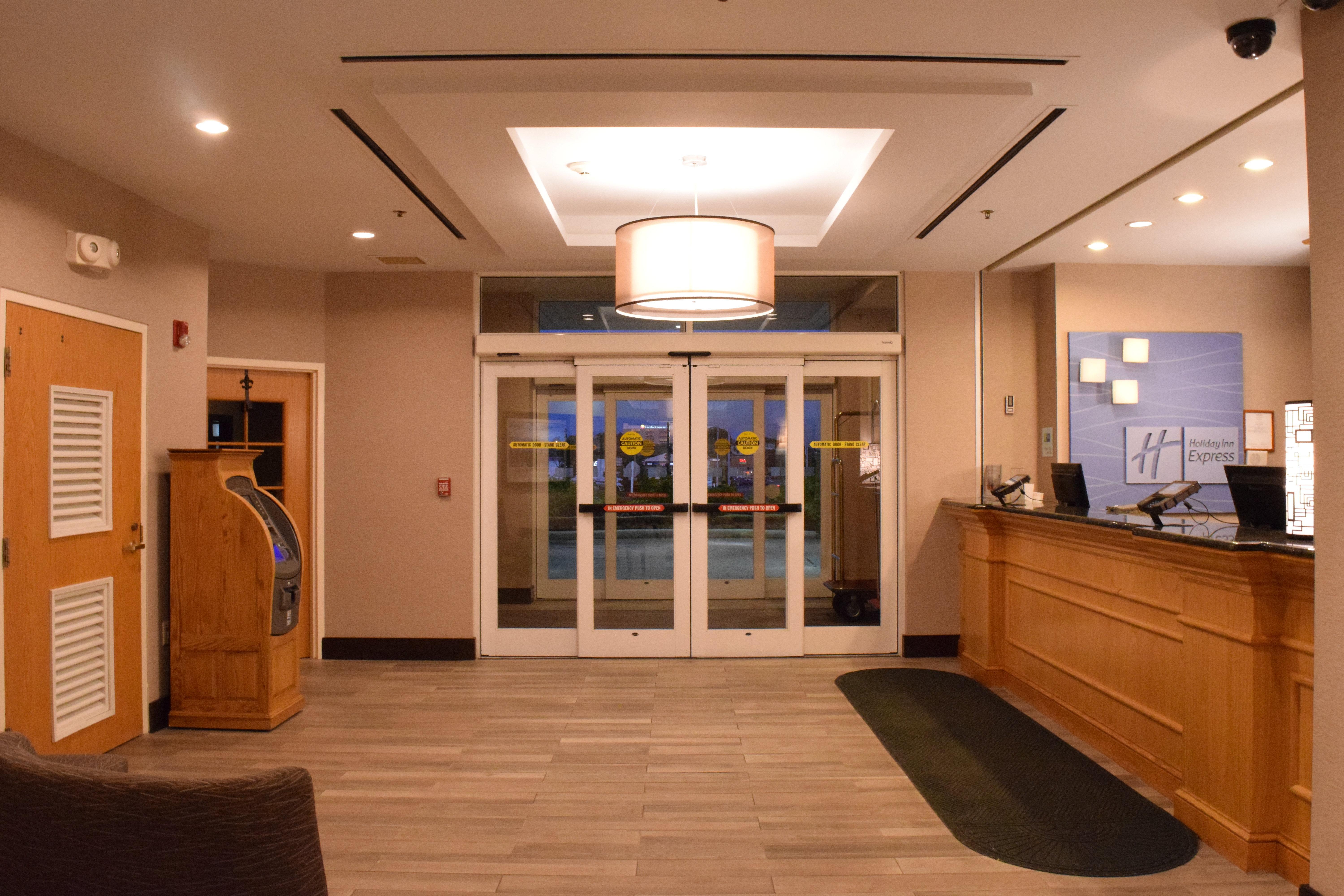 Holiday Inn Express Hotel & Suites Watertown - Thousand Islands By Ihg Экстерьер фото