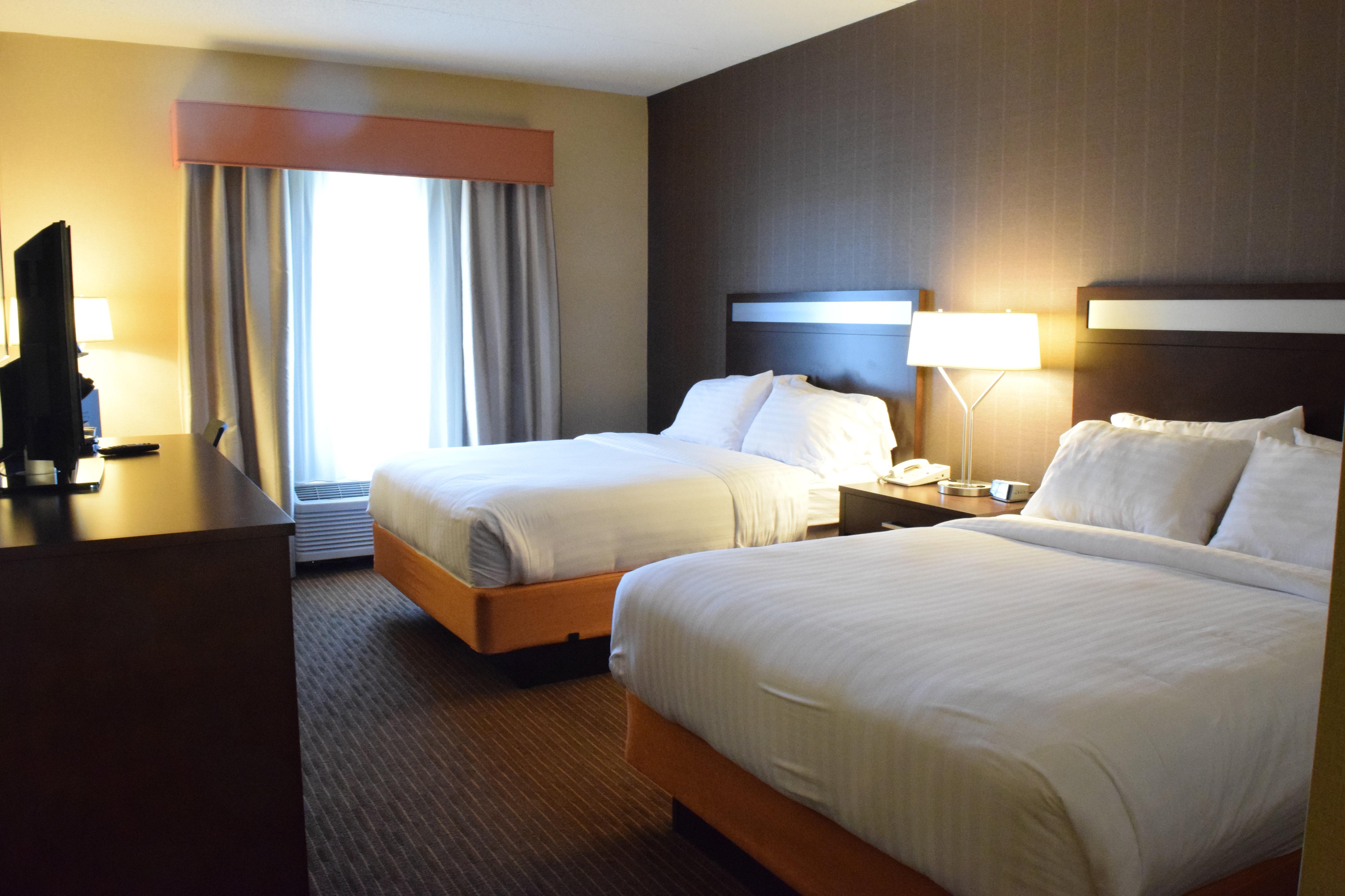 Holiday Inn Express Hotel & Suites Watertown - Thousand Islands By Ihg Экстерьер фото