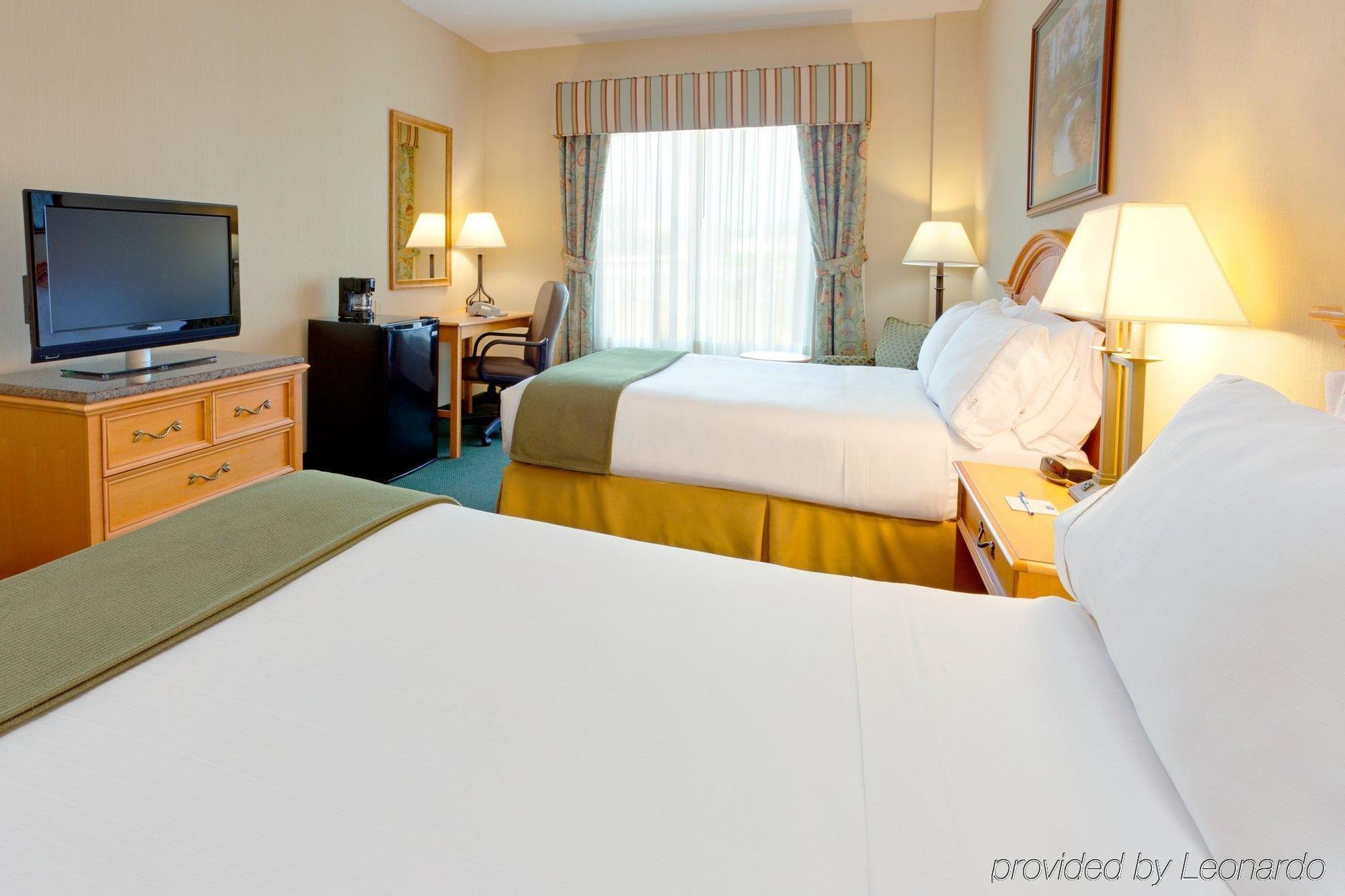 Holiday Inn Express Hotel & Suites Watertown - Thousand Islands By Ihg Экстерьер фото