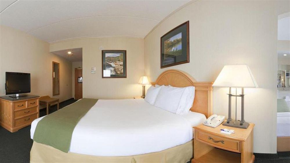 Holiday Inn Express Hotel & Suites Watertown - Thousand Islands By Ihg Экстерьер фото