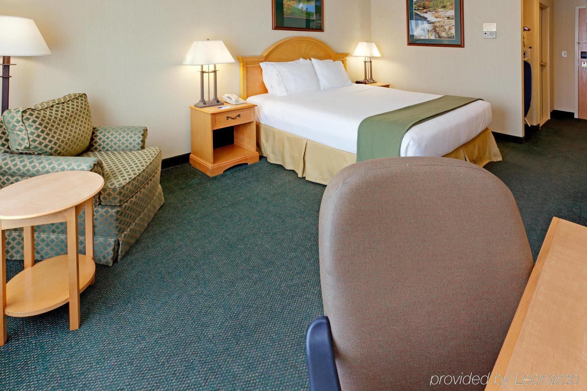 Holiday Inn Express Hotel & Suites Watertown - Thousand Islands By Ihg Номер фото