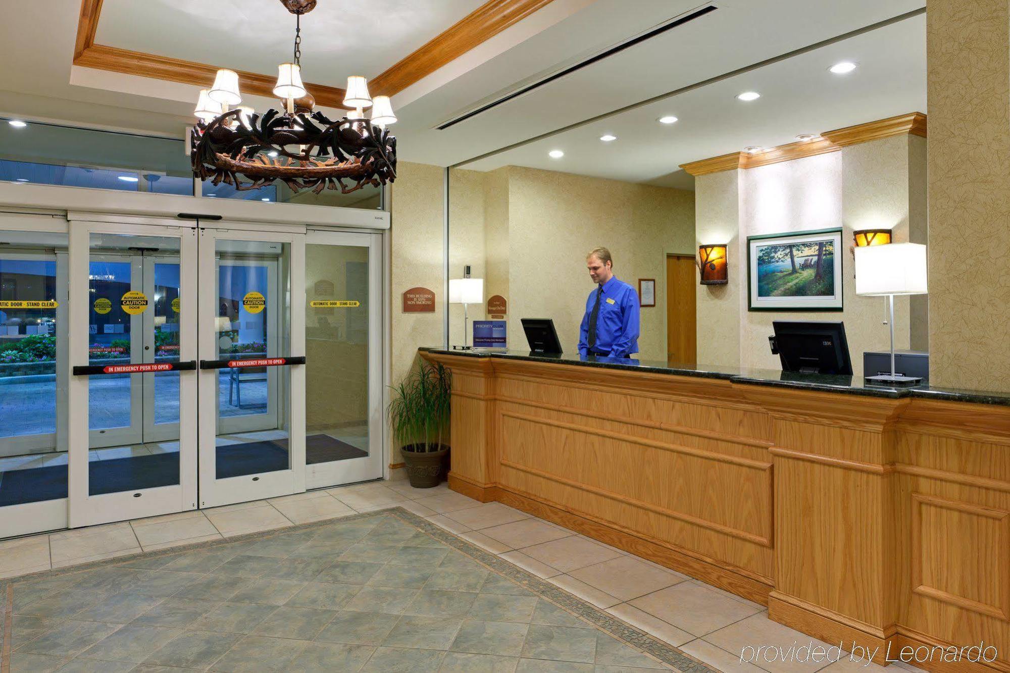 Holiday Inn Express Hotel & Suites Watertown - Thousand Islands By Ihg Экстерьер фото